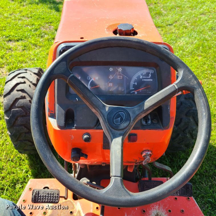image for item GT9025 Kubota L4400  MFWD tractor