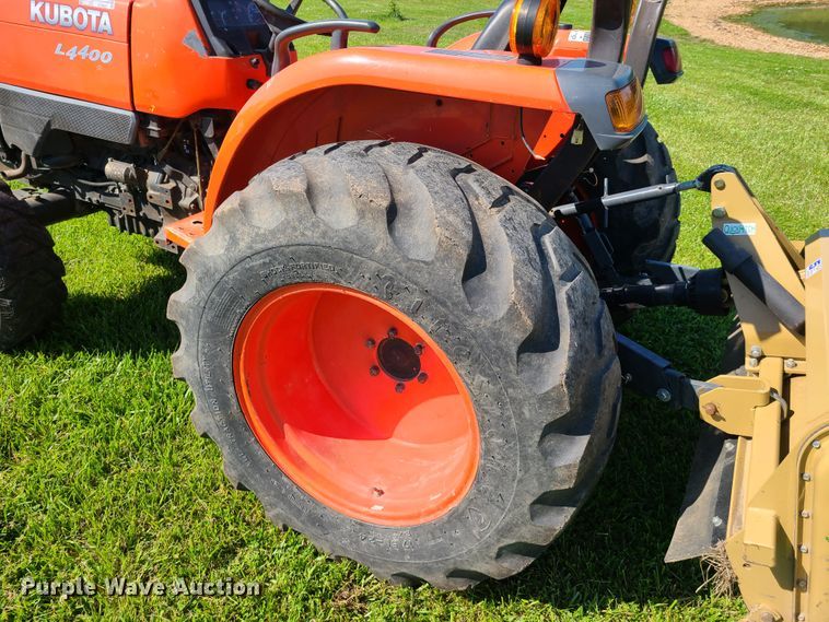 image for item GT9025 Kubota L4400  MFWD tractor