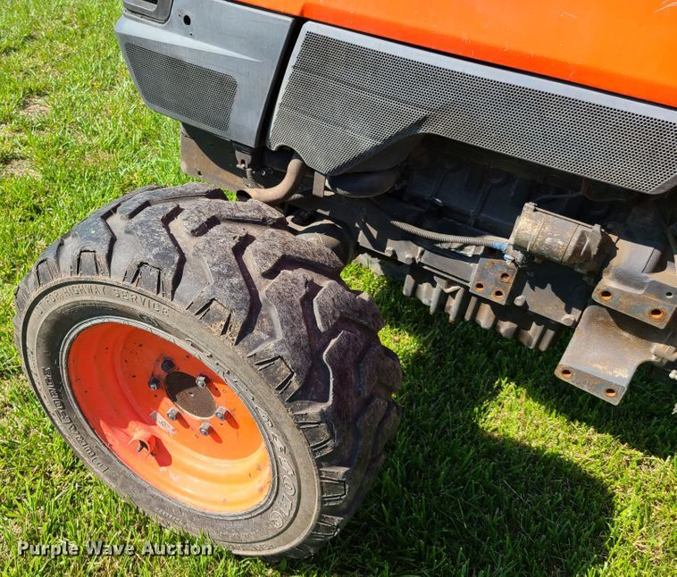 image for item GT9025 Kubota L4400  MFWD tractor