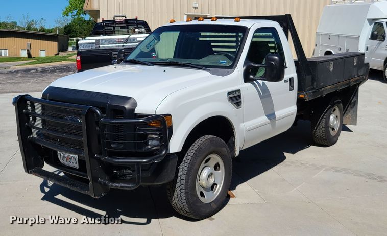 image for item GT9032 2008 Ford F350 Super Duty  flatbed pickup truck