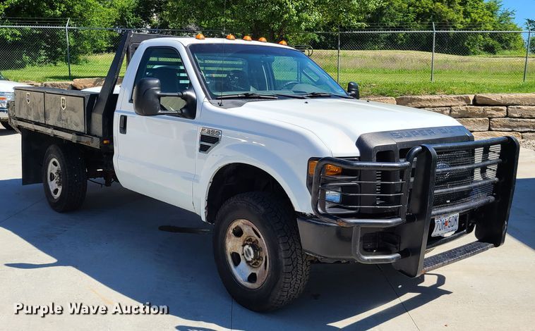 image for item GT9032 2008 Ford F350 Super Duty  flatbed pickup truck