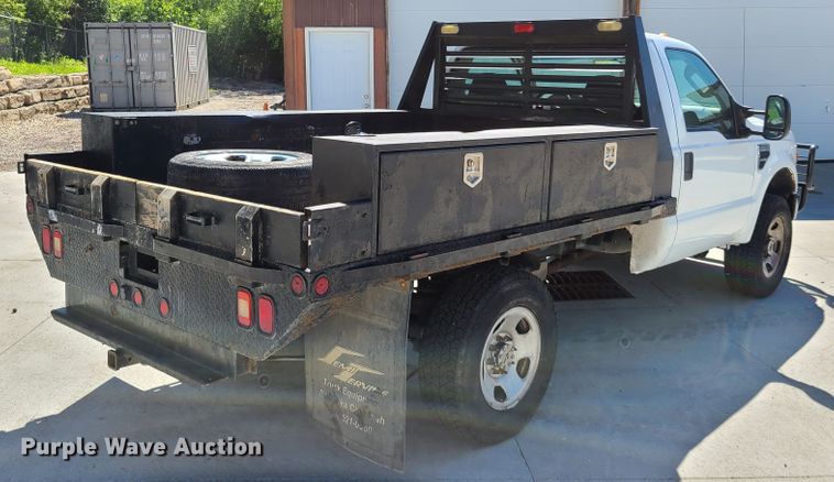image for item GT9032 2008 Ford F350 Super Duty  flatbed pickup truck