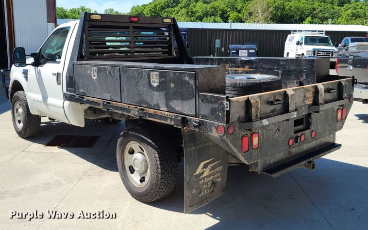 image for item GT9032 2008 Ford F350 Super Duty  flatbed pickup truck