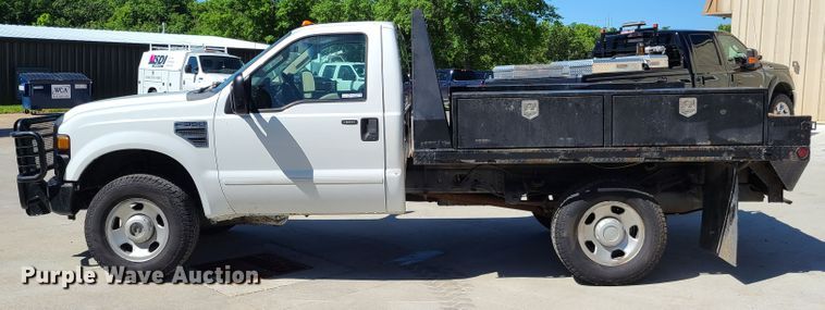 image for item GT9032 2008 Ford F350 Super Duty  flatbed pickup truck