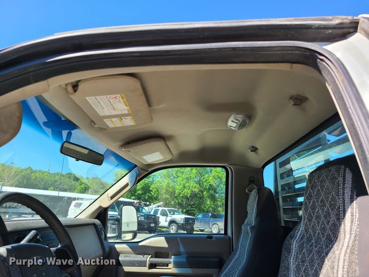 image for item GT9032 2008 Ford F350 Super Duty  flatbed pickup truck