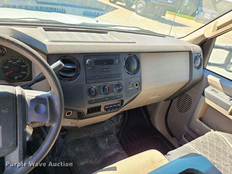 image for item GT9032 2008 Ford F350 Super Duty  flatbed pickup truck