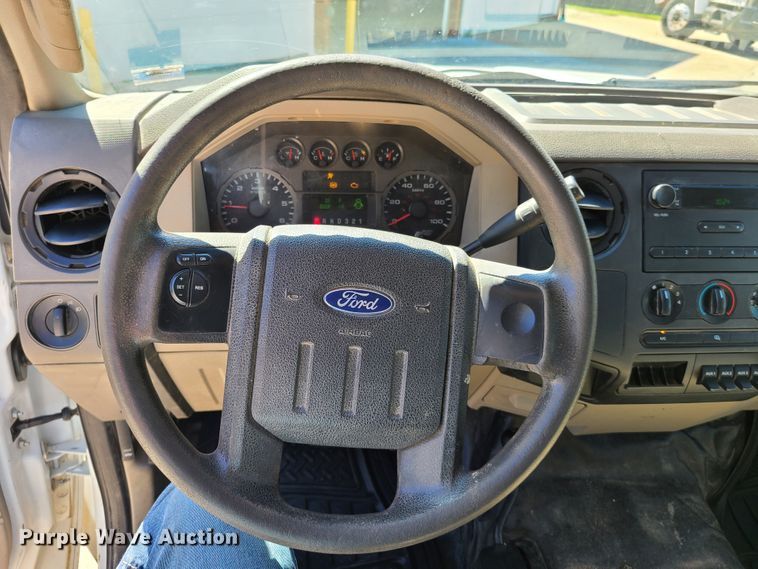 image for item GT9032 2008 Ford F350 Super Duty  flatbed pickup truck