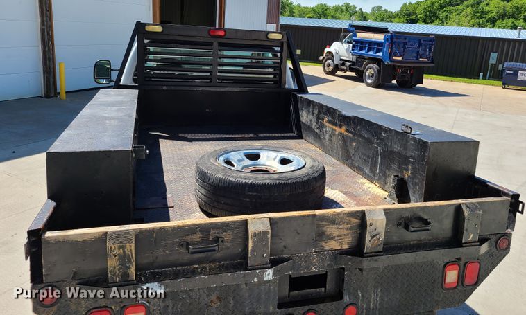 image for item GT9032 2008 Ford F350 Super Duty  flatbed pickup truck