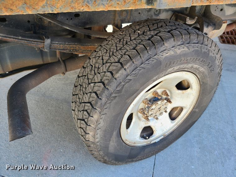 image for item GT9032 2008 Ford F350 Super Duty  flatbed pickup truck