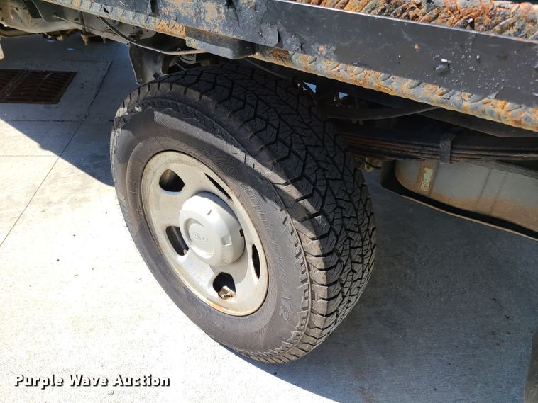 image for item GT9032 2008 Ford F350 Super Duty  flatbed pickup truck