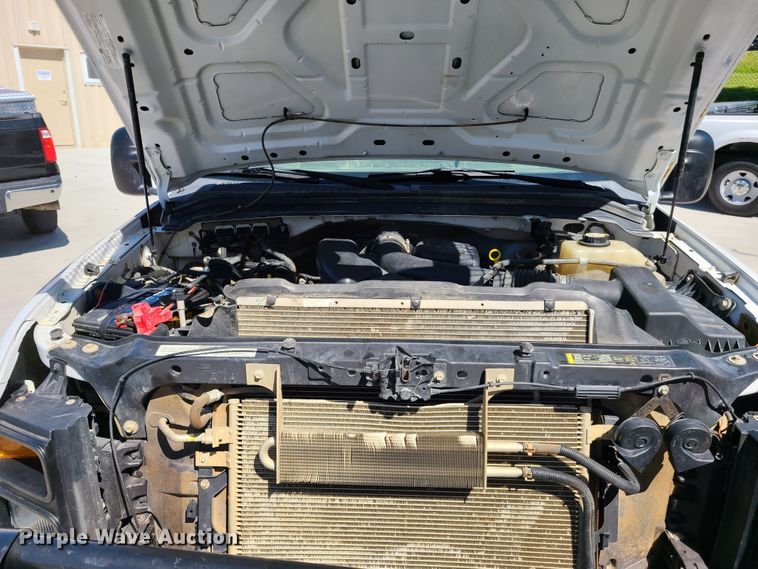 image for item GT9032 2008 Ford F350 Super Duty  flatbed pickup truck