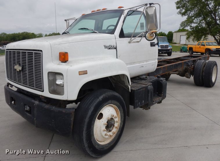 image for item GW9105 1997 Chevrolet TopKick C7500  truck cab and chassis