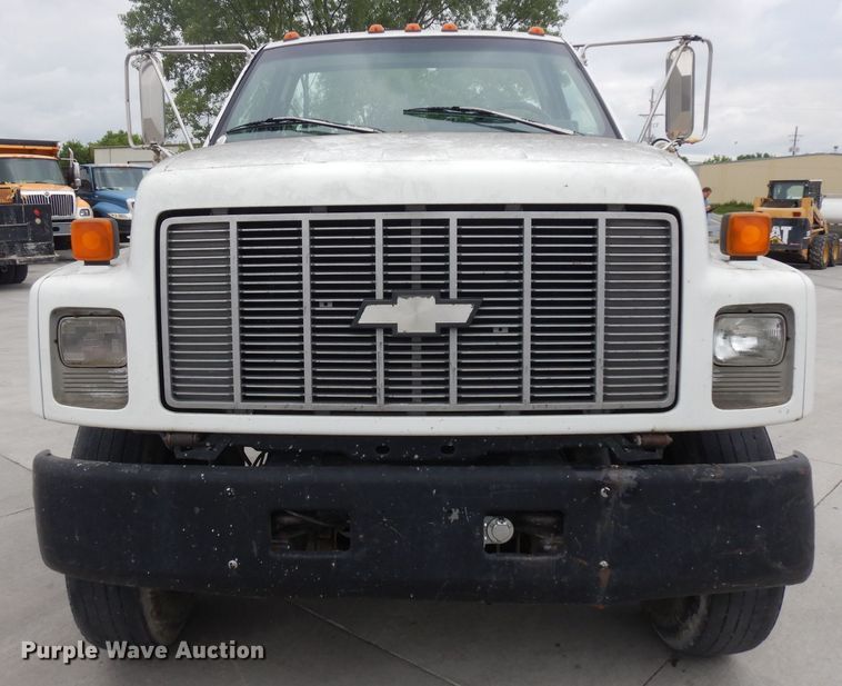 image for item GW9105 1997 Chevrolet TopKick C7500  truck cab and chassis