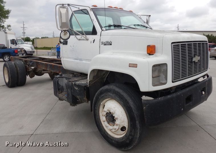 image for item GW9105 1997 Chevrolet TopKick C7500  truck cab and chassis