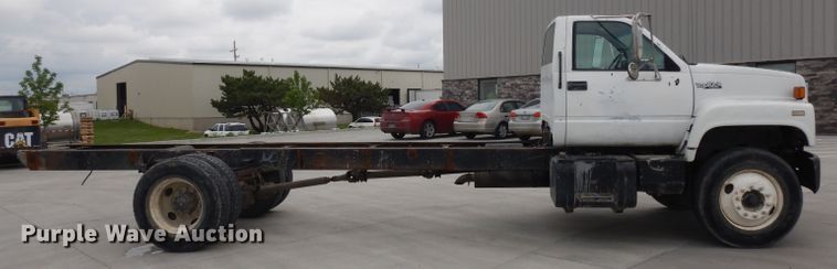 image for item GW9105 1997 Chevrolet TopKick C7500  truck cab and chassis