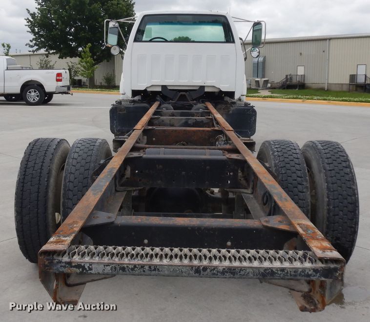 image for item GW9105 1997 Chevrolet TopKick C7500  truck cab and chassis