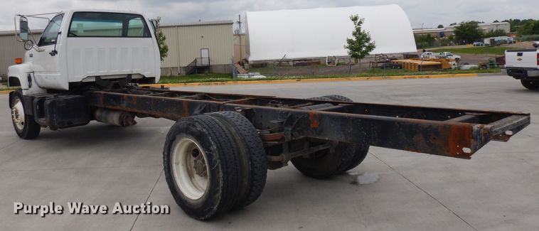 image for item GW9105 1997 Chevrolet TopKick C7500  truck cab and chassis