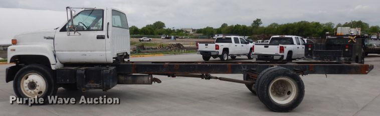 image for item GW9105 1997 Chevrolet TopKick C7500  truck cab and chassis