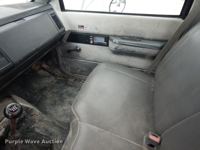 image for item GW9105 1997 Chevrolet TopKick C7500  truck cab and chassis