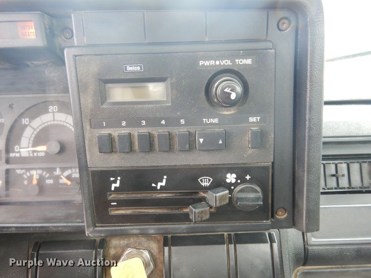 image for item GW9105 1997 Chevrolet TopKick C7500  truck cab and chassis