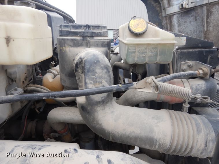 image for item GW9105 1997 Chevrolet TopKick C7500  truck cab and chassis