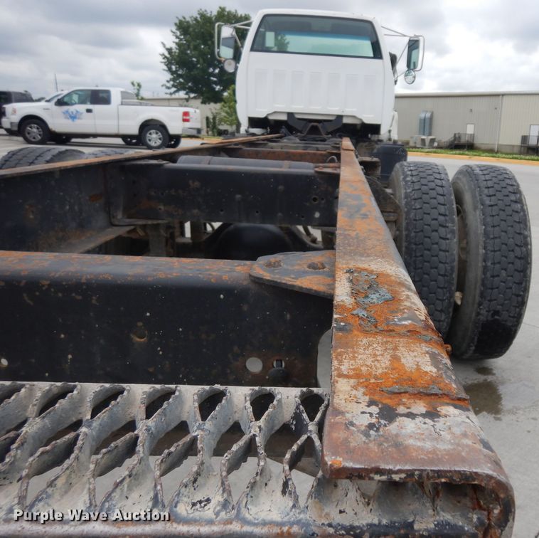 image for item GW9105 1997 Chevrolet TopKick C7500  truck cab and chassis