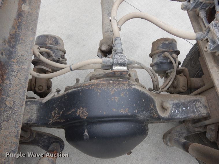 image for item GW9105 1997 Chevrolet TopKick C7500  truck cab and chassis