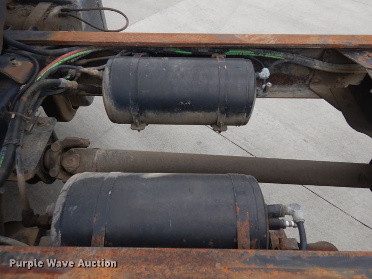 image for item GW9105 1997 Chevrolet TopKick C7500  truck cab and chassis