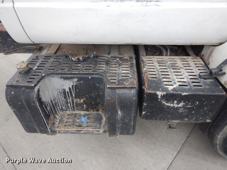 image for item GW9105 1997 Chevrolet TopKick C7500  truck cab and chassis