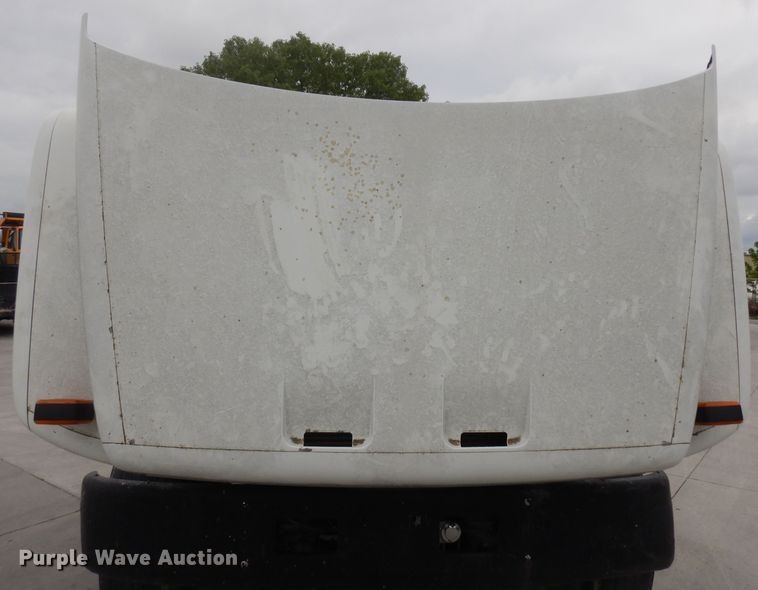 image for item GW9105 1997 Chevrolet TopKick C7500  truck cab and chassis