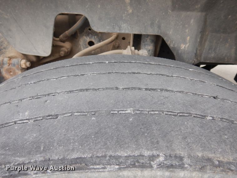 image for item GW9105 1997 Chevrolet TopKick C7500  truck cab and chassis