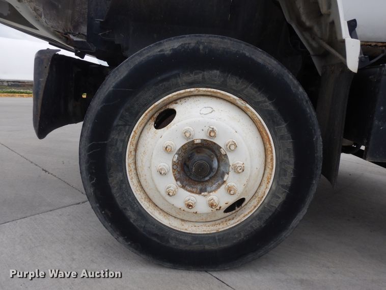 image for item GW9105 1997 Chevrolet TopKick C7500  truck cab and chassis