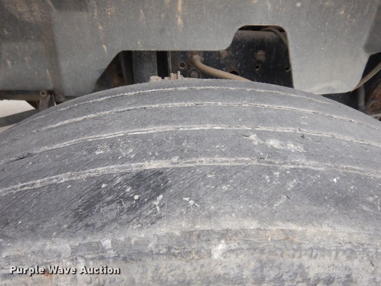 image for item GW9105 1997 Chevrolet TopKick C7500  truck cab and chassis