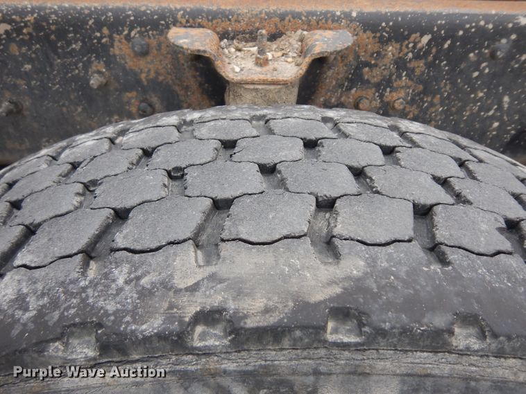 image for item GW9105 1997 Chevrolet TopKick C7500  truck cab and chassis