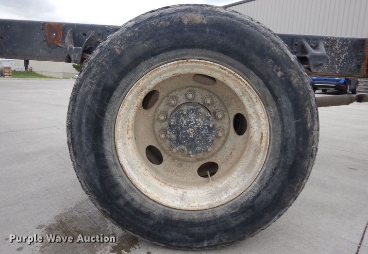 image for item GW9105 1997 Chevrolet TopKick C7500  truck cab and chassis