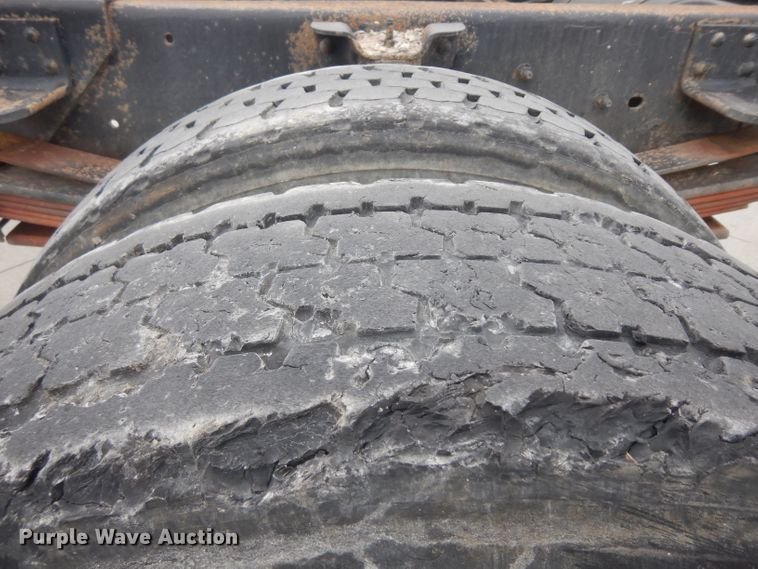 image for item GW9105 1997 Chevrolet TopKick C7500  truck cab and chassis