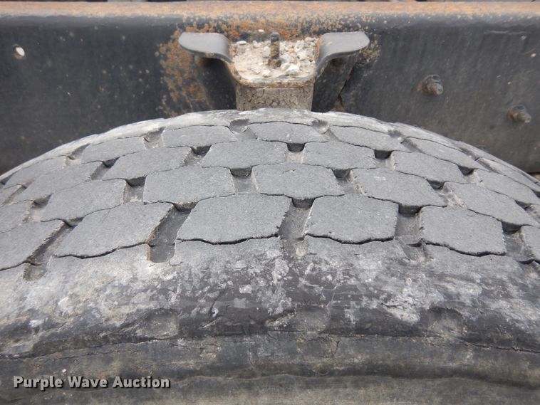 image for item GW9105 1997 Chevrolet TopKick C7500  truck cab and chassis