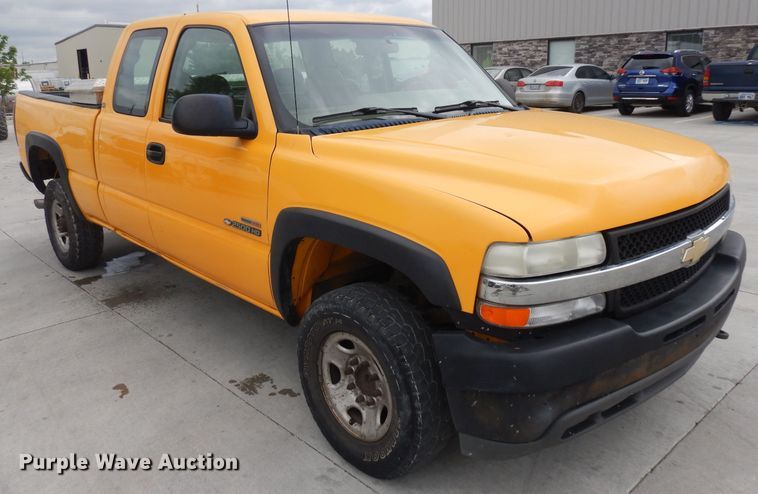 image for item GW9106 2001 Chevrolet Silverado 2500HD  Ext. Cab pickup truck