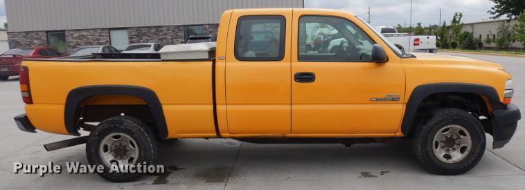 image for item GW9106 2001 Chevrolet Silverado 2500HD  Ext. Cab pickup truck