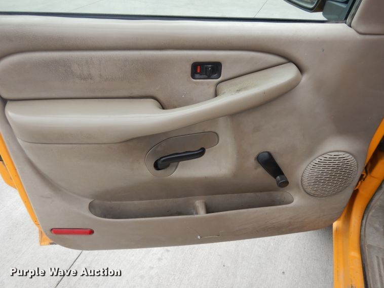 image for item GW9106 2001 Chevrolet Silverado 2500HD  Ext. Cab pickup truck