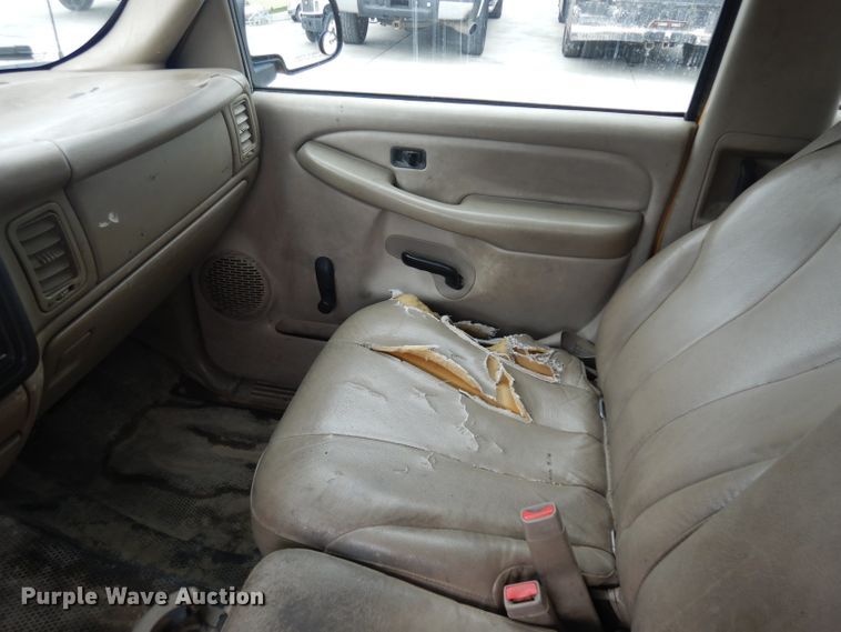 image for item GW9106 2001 Chevrolet Silverado 2500HD  Ext. Cab pickup truck