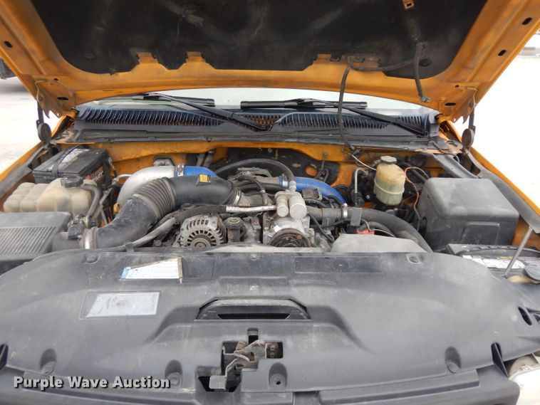 image for item GW9106 2001 Chevrolet Silverado 2500HD  Ext. Cab pickup truck