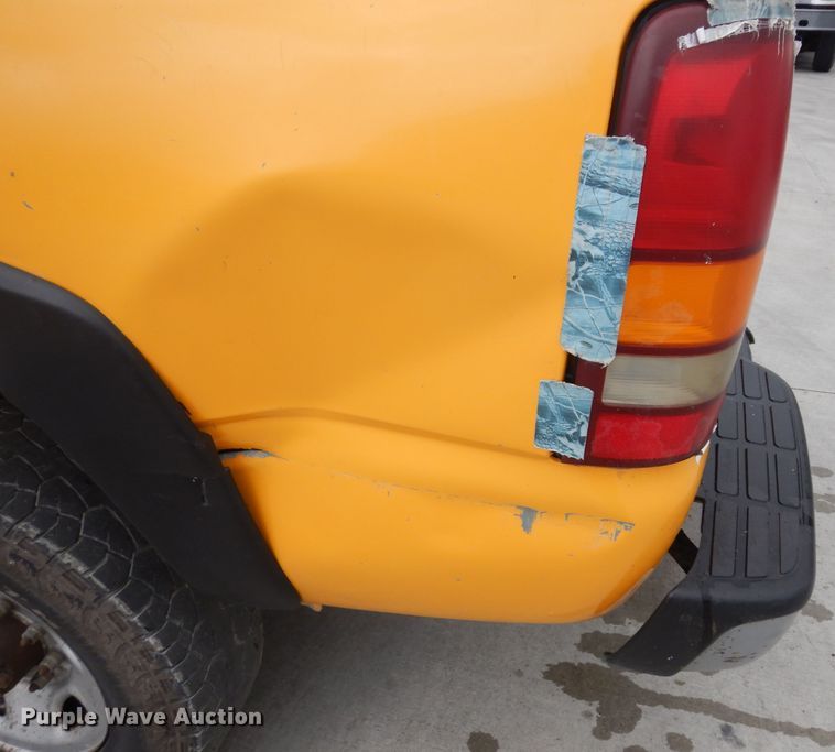 image for item GW9106 2001 Chevrolet Silverado 2500HD  Ext. Cab pickup truck