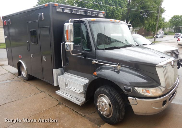 image for item GW9117 2006 International 4300  ambulance