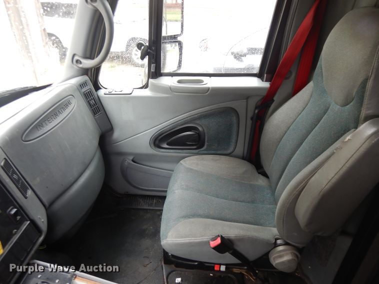 image for item GW9117 2006 International 4300  ambulance