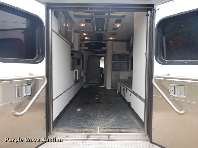 image for item GW9117 2006 International 4300  ambulance