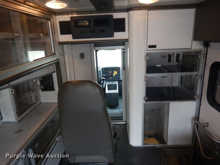 image for item GW9117 2006 International 4300  ambulance