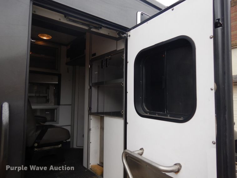 image for item GW9117 2006 International 4300  ambulance