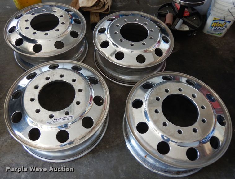 image for item GW9132 (4) aluminum wheels