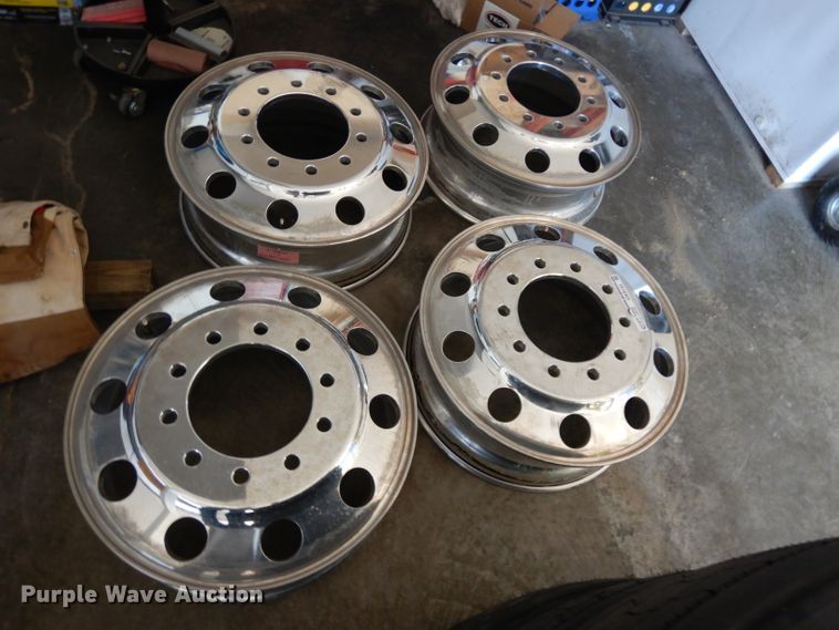 image for item GW9132 (4) aluminum wheels